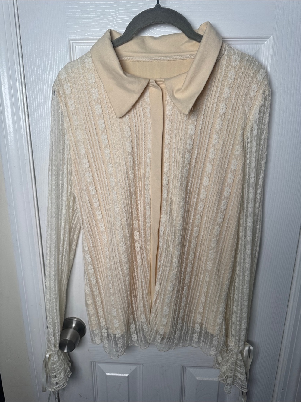 Cream Lace Collared Long-Sleeve Women's Top